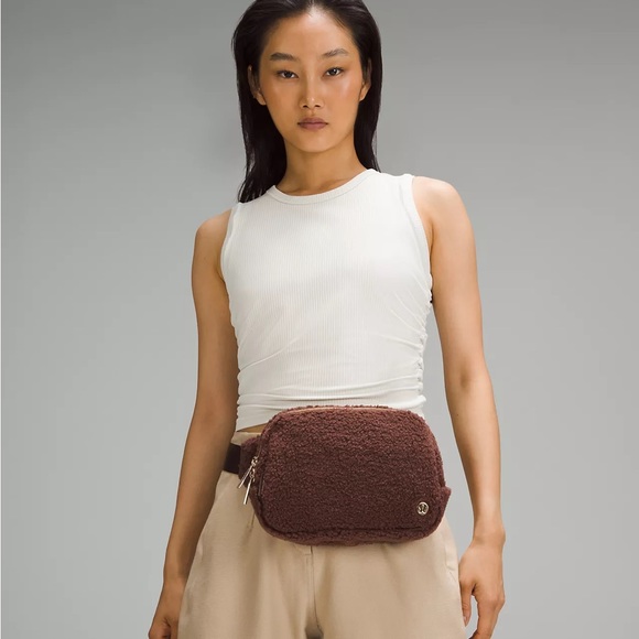 Everywhere Belt Bag Large 2L
Fleece - Picture 4 of 5